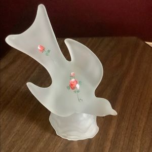 Vintage satin glass LE Smith bird in flight